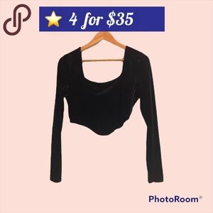 ⭐️4/$35 Black square neck croptop